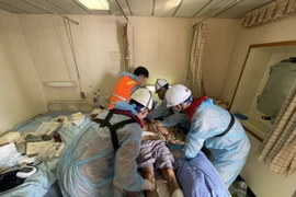 Khánh Hòa: Kịp thời đưa thuyền viên tàu nước ngoài vào bờ cấp cứu