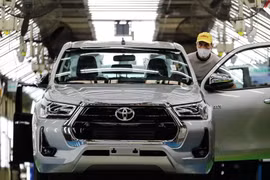 Vượt qua GM, Toyota dẫn đầu doanh số bán hàng tại Mỹ
