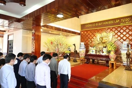 Thủ tướng dâng hương tưởng niệm Chủ tịch Hồ Chí Minh tại Bình Thuận