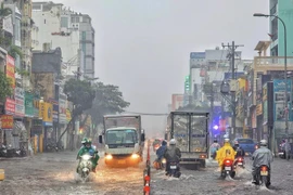 Khu vực Bắc Bộ ngày nắng đêm mưa, Nam Bộ có mưa rào và dông