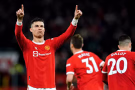 Ronaldo làm điều chưa từng có, giúp M.U thoát thua trước Chelsea