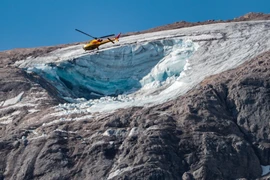 Italy tìm thấy 8 nạn nhân còn sống trong vụ lở băng trên dãy Alps