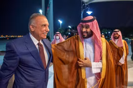 Thủ tướng Iraq Mustafa al-Kadhemi gặp Thái tử Saudi Arabia, Mohammed bin Salman. (Nguồn: Reuters)