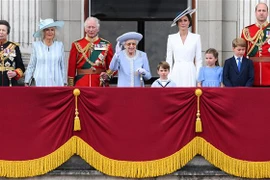 Gia đình Hoàng gia Anh tại Đại lễ Bạch kim kỷ niệm 70 năm Nữ hoàng Elizabeth II lên ngôi, London ngày 2/6. (Ảnh: AFP/ TTXVN)