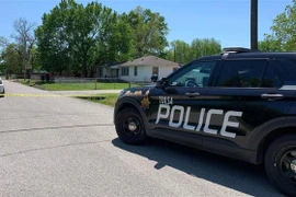 ảnh sát phong tỏa hiện trường vụ xả súng tại một lễ hội ngoài trời gần thành phố Tulsa, bang Oklahoma (Mỹ) ngày 29/5. (Ảnh minh họa: News On 6/TTXVN)