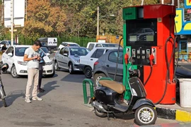 Một trạm xăng tại Tehran, Iran, ngày 26/10/2021. (Ảnh: AFP/TTXVN)