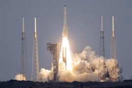 Tên lửa đẩy Atlas V mang theo tàu vũ trụ Starliner được phóng từ Trung tâm vũ trụ Kennedy ở Florida, Mỹ ngày 19/5. (Ảnh: AFP/TTXVN)