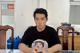 Nghi can Trương Quang Anh Đức tại cơ quan công an. (Ảnh: TTXVN phát)