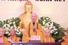 Trưởng lão Hòa thượng Thích Trí Quảng, Quyền Pháp chủ Giáo hội Phật giáo Việt Nam phát biểu tại đại hội. (Ảnh: Xuân Khu/TTXVN)