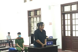 Bị cáo Lê Thị Kim Hoàn khai nhận hành vi phạm tội tại phiên tòa. (Ảnh: Vũ Hà/TTXVN)