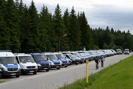 Cảnh sát được triển khai nhằm đảm bảo an ninh trước thềm Hội nghị thượng đỉnh G7 tại lâu đài Elmau, thuộc bang Bayern, miền Nam nước Đức, ngày 24/6. (Ảnh: AFP/TTXVN)