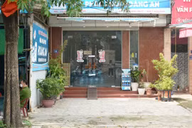Công an đã tiến hành niêm phong căn nhà 5 tầng để phục vụ quá trình điều tra cái chết của bé gái 6 tuổi. (Nguồn: VTV)