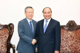 Thủ tướng Nguyễn Xuân Phúc tiếp ông Yoon Dae Hee, nguyên Bộ trưởng điều phối chính sách Văn phòng Thủ tướng Hàn Quốc, Cố vấn cấp cao cấp Chủ tịch Tập đoàn LG. (Ảnh: Thống Nhất/TTXVN)
