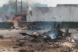 Hiện trường một vụ tấn công tại thủ đô Mogadishu. (Nguồn: EPA/TTXVN)
