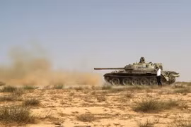 Lực lượng ủng hộ Chính phủ Libya trong chiến dịch chống IS ở Sirte ngày 2/7. (Nguồn: AFP/TTXVN)