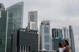 Các tòa nhà tại trung tâm tài chính của Singapore ngày 23/6. (Nguồn: EPA/TTXVN)