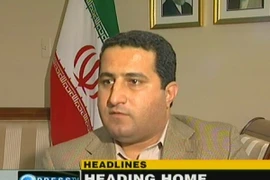 Hình ảnh từ băng video do kênh truyền hình quốc gia bằng tiếng Anh của Iran phát ngày 14/7/2010 cho thấy nhà khoa học hạt nhân Iran, Shahram Amiri đang trả lời phỏng vấn từ Khu đại diện Quyền lợi của Iran ở Washington, nơi ông tạm trú trước khi trở về nướ