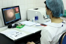 Tầm soát ung thư cho phụ nữ. (Ảnh: Dương Ngọc/TTXVN)