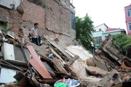 Hiện trường vụ sập nhà. (Ảnh: Quang Quyết/TTXVN)