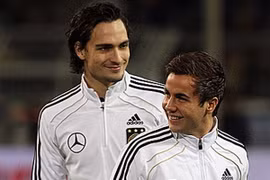 Mats Hummels và Mario Götze đều là hai tuyển thủ quốc gia vô địch World Cup 2014 của đội tuyển Đức. (Ảnh: Nguồn DFB.de)