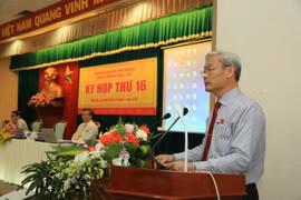 Ủy viên Trung ương Đảng, Bí thư Tỉnh ủy, Chủ tịch HĐND tỉnh Nguyễn Phú Cường phát biểu bế mạc kỳ họp thứ 16 HĐND tỉnh khóa IX. (Nguồn: dongnai.gov.vn)
