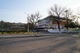 Kyrgyzstan có ca tử vong đầu tiên, WB hỗ trợ Campuchia chống COVID-19