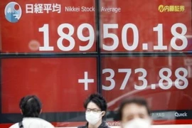 Một phiên giao dịch chứng khoán tại Nhật Bản. (Ảnh: Kyodo/TTXVN)