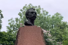 Tượng đài José Martí tại vườn hoa Tao Đàn, Hà Nội. (Ảnh: TTXVN)