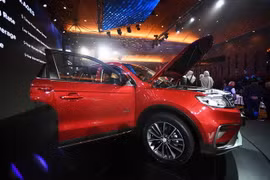 Mẫu SUV Proton X70 2019 được tiết lộ trong buổi lễ ra mắt chính thức tại Kuala Lumpur vào ngày 12/12/2018. (Nguồn: AFP)