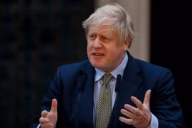 Thủ tướng Anh Boris Johnson phát biểu tại thủ đô London. (Ảnh: THX/TTXVN)