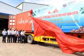 Phát lệnh xuất khẩu lô càphê đầu tiên của Việt Nam sang châu Âu. (Ảnh: Hồng Điệp/TTXVN)