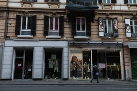 Cửa hàng tại Rome, Italy, đóng cửa ngày 20/3 vừa qua trong bối cảnh dịch COVID-19 lan rộng. (Ảnh: THX/TTXVN)