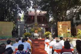 Lễ khánh thành và gắn biển công trình tu bổ, tôn tạo đình Nam Hương. (Ảnh: Đinh Thuận/TTXVN)