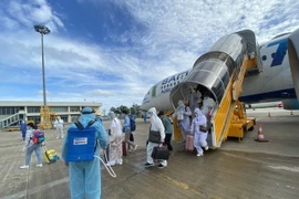 Máy bay hạ cánh xuống sân bay quốc tế Cần Thơ. (Ảnh: TTXVN)