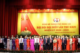 Ban Chấp hành Đảng bộ thành phố Móng Cái ra mắt Đại hội lần thứ XXIV, nhiệm kỳ 2020-2025 thành công tốt đẹp. (Ảnh: Bùi Đức Hiếu/TTXVN)