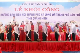 Lễ khởi công xây dựng đường bao biển nối thành phố Hạ Long với thành phố Cẩm Phả, tỉnh Quảng Ninh. (Ảnh: Văn Đức/TTXVN)