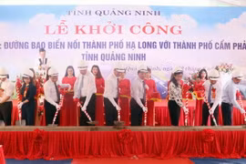 Lễ khởi công xây dựng đường bao biển nối thành phố Hạ Long với thành phố Cẩm Phả, tỉnh Quảng Ninh. (Ảnh: Văn Đức/TTXVN)