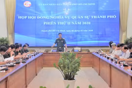 Thiếu tướng Nguyễn Trường Thắng, Tư lệnh Bộ Tư lệnh Thành phố Hồ Chí Minh, Phó Chủ tịch thường trực Hội đồng Nghĩa vụ quân sự Thành phố chủ trì phiên họp. (Ảnh: TTXVN phát)