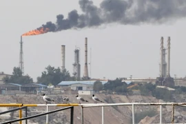 Một cơ sở khai thác dầu của Iran trên đảo Khark. (Ảnh: AFP/TTXVN)