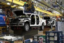 Một dây chuyền lắp ráp xe của hãng Ford ở Dearborn, bang Michigan. (Ảnh: AFP/TTXVN)