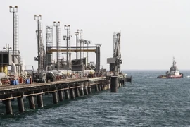 Một cơ sở khai thác dầu của Iran trên đảo Khark. (Ảnh: AFP/TTXVN)