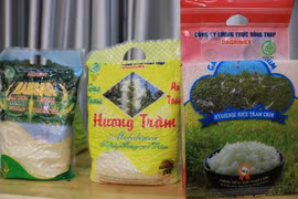 Sản phẩm gạo của Công ty Lương Thực Đồng Tháp có nguồn gốc từ các diện tích lúa được sản xuất trong dự án VnSAT trên địa bàn tỉnh Đồng Tháp. (Ảnh: Chương Đài/TTXVN)