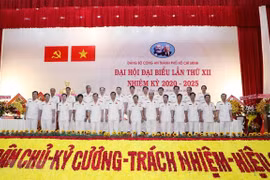Ban Chấp hành Đảng bộ Công an Thành phố Hồ Chí Minh nhiệm kỳ 2020-2025 ra mắt Đại hội. (Ảnh: TTXVN)