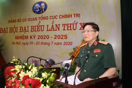 Đại tướng Ngô Xuân Lịch, Ủy viên Bộ Chính trị, Phó Bí thư Quân ủy Trung ương, Bộ trưởng Bộ Quốc phòng phát biểu chỉ đạo. (Ảnh: Dương Giang/TTXVN)