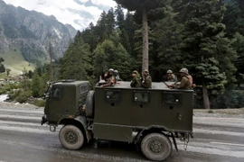 Ấn Độ triển khai hàng nghìn binh sỹ sau cuộc xung đột tại biên giới với Trung Quốc hồi tháng Sáu vừa qua. (Ảnh: Reuters/TTXVN)