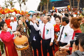 Phó Thủ tướng Thường trực Trương Hòa Bình tham dự lễ khánh thành tuyến cáp treo 3 dây hiện đại Cát Hải-Phù Long. (Ảnh: Hoàng Ngọc/TTXVN)