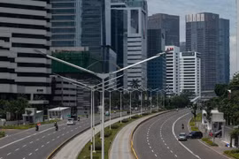 Cảnh vắng vẻ trên đường phố tại Jakarta, Indonesia trong bối cảnh dịch COVID-19 lan rộng. (Ảnh: THX/TTXVN)