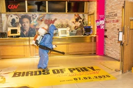 Chuyện ít ai biết về những người làm ngành dịch vụ giữa tâm COVID-19