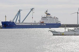 Tàu chở nhiên liệu hạt nhân cập cảng Nhật Bản