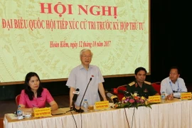 Tổng Bí thư Nguyễn Phú Trọng phát biểu tại buổi tiếp xúc cử tri quận Hoàn Kiếm. (Ảnh: Trí Dũng/TTXVN)